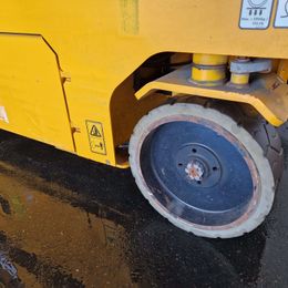 JCB S2032E Scherenhubwagen