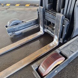 Yale MR16 Schubmaststapler