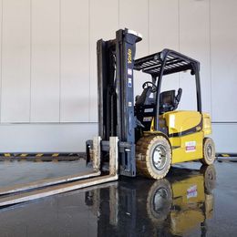 Yale ERP50VM 4-Rad Elektrostapler