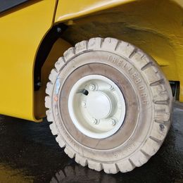 Frontstapler gebraucht: Yale 4-Rad Elektrostapler ERP30VL Yale ERP30VL 4-Rad Elektrostapler