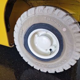 Frontstapler gebraucht: Yale 4-Rad Elektrostapler ERP30VL. Yale ERP30VL. 4-Rad Elektrostapler