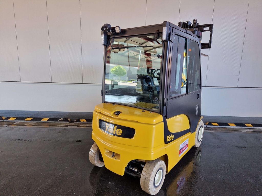 Frontstapler gebraucht: Yale 4-Rad Elektrostapler ERP30VL. Yale ERP30VL. 4-Rad Elektrostapler