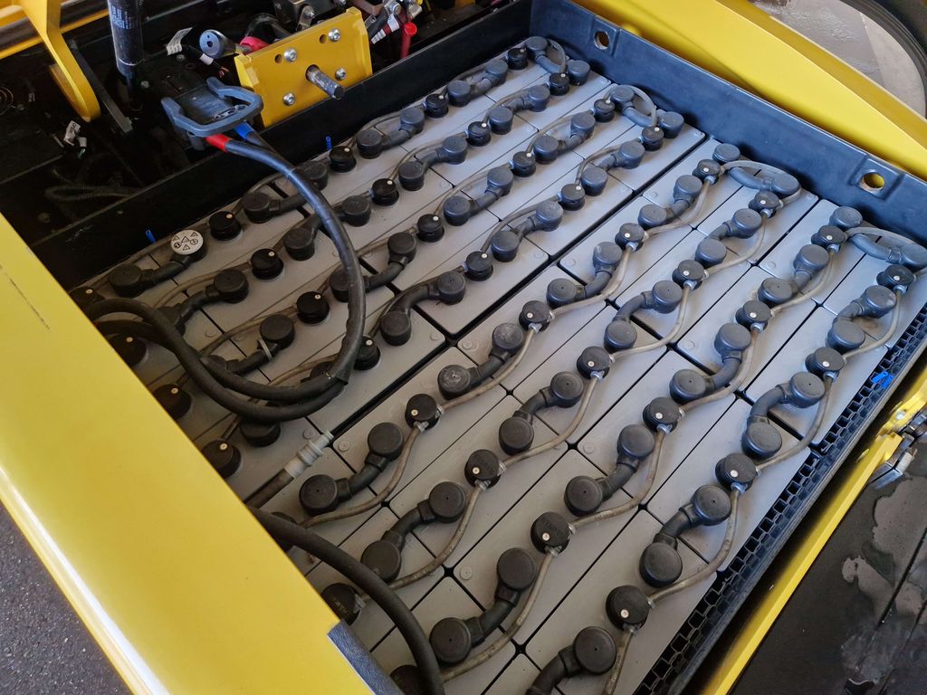 Frontstapler gebraucht: Yale 4-Rad Elektrostapler ERP30VL. Yale ERP30VL. 4-Rad Elektrostapler