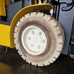 Frontstapler gebraucht: Yale 4-Rad Elektrostapler ERP30VL(LWB). Yale ERP30VL(LWB). 4-Rad Elektrostapler