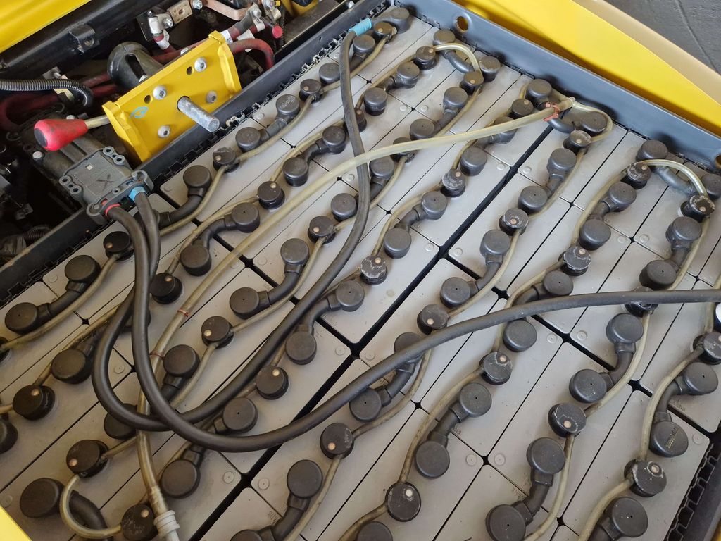 Frontstapler gebraucht: Yale 4-Rad Elektrostapler ERP30VL(LWB). Yale ERP30VL(LWB). 4-Rad Elektrostapler