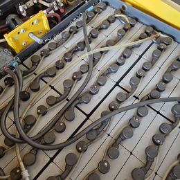 Frontstapler gebraucht: Yale 4-Rad Elektrostapler ERP30VL(LWB). Yale ERP30VL(LWB). 4-Rad Elektrostapler