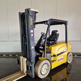 Yale ERP40VM 4-Rad Elektrostapler