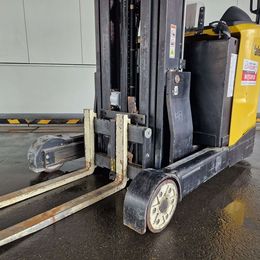 Yale MR16 Schubmaststapler