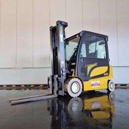 Yale ERP30VL(LWB) 4-Rad Elektrostapler