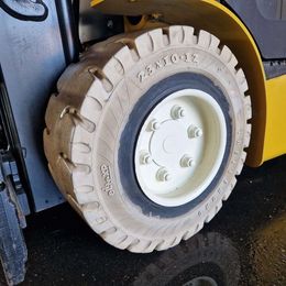 Yale ERP30VL(LWB) 4-Rad Elektrostapler