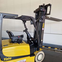 Frontstapler gebraucht: Yale 4-Rad Elektrostapler ERP35VL. Yale ERP35VL. 4-Rad Elektrostapler