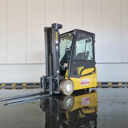 Frontstapler gebraucht: Yale 3-Rad Elektrostapler ERP20VT(MWB). Yale ERP20VT(MWB). 3-Rad Elektrostapler