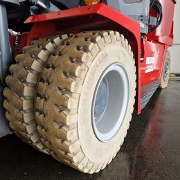 Kalmar ECG80-9. 4-Rad Elektrostapler