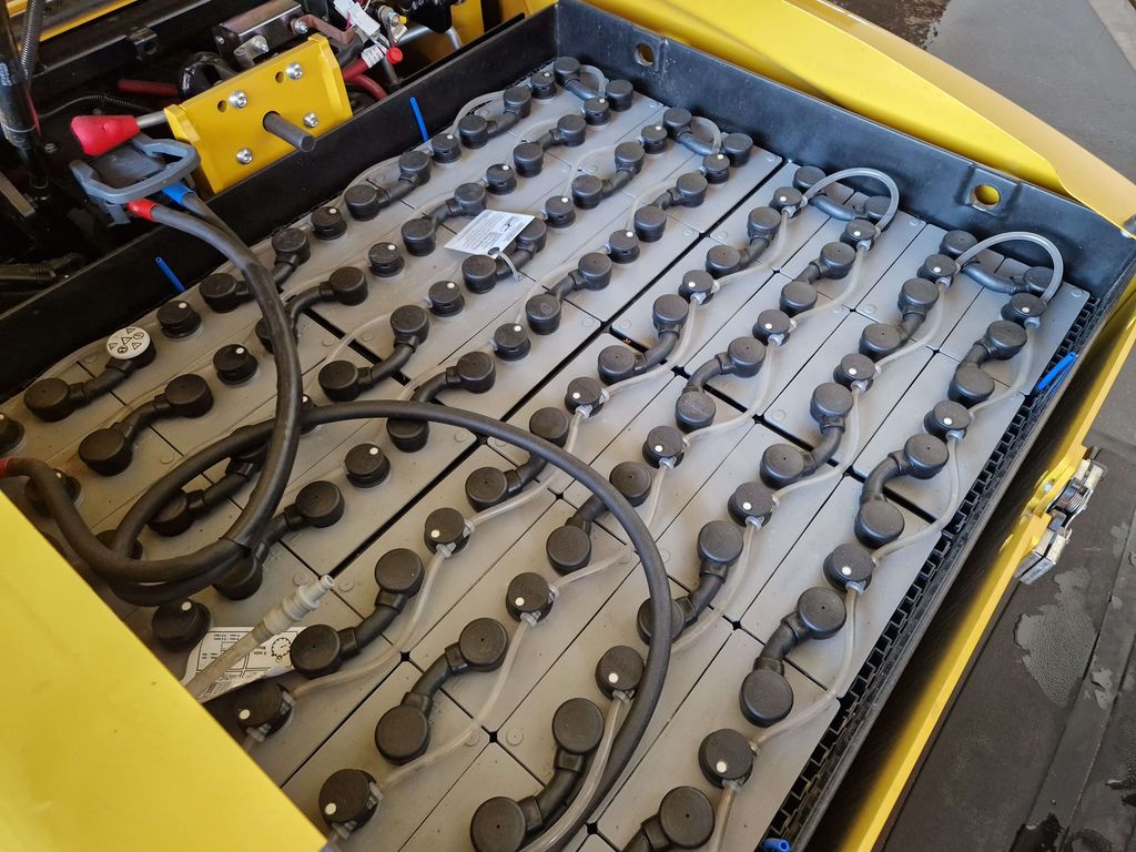 Frontstapler gebraucht: Yale 4-Rad Elektrostapler ERP35VL Yale ERP35VL 4-Rad Elektrostapler