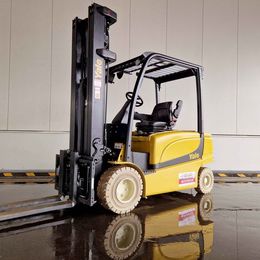 Frontstapler gebraucht: Yale 4-Rad Elektrostapler ERP35VL. Yale ERP35VL. 4-Rad Elektrostapler