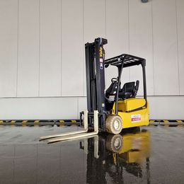 Frontstapler gebraucht: Yale 3-Rad Elektrostapler ERP20VT(MWB) Yale ERP20VT(MWB) 3-Rad Elektrostapler