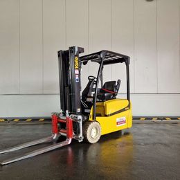 Frontstapler gebraucht: Yale 3-Rad Elektrostapler ERP20VT. Yale ERP20VT. 3-Rad Elektrostapler