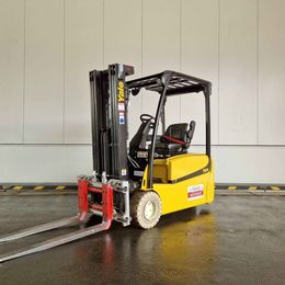 Frontstapler gebraucht: Yale 3-Rad Elektrostapler ERP20VT. Yale ERP20VT. 3-Rad Elektrostapler
