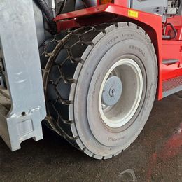 Kalmar ECG160-12 4-Rad Elektrostapler