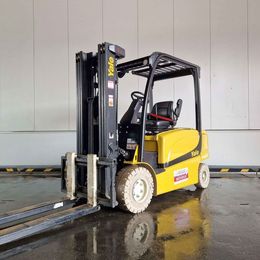 Yale ERP35VL. 4-Rad Elektrostapler