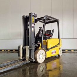 Yale ERP35VL. 4-Rad Elektrostapler