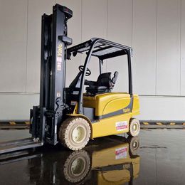 Frontstapler gebraucht: Yale 4-Rad Elektrostapler ERP35VL. Yale ERP35VL. 4-Rad Elektrostapler