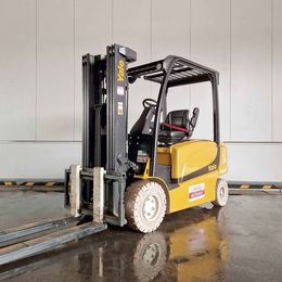 Frontstapler gebraucht: Yale 4-Rad Elektrostapler ERP35VL. Yale ERP35VL. 4-Rad Elektrostapler