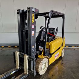 Frontstapler gebraucht: Yale 4-Rad Elektrostapler ERP35VL. Yale ERP35VL. 4-Rad Elektrostapler