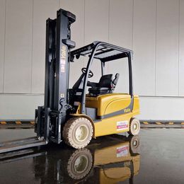 Frontstapler gebraucht: Yale 4-Rad Elektrostapler ERP35VL. Yale ERP35VL. 4-Rad Elektrostapler