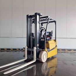 Yale ERP15VC. 3-Rad Elektrostapler