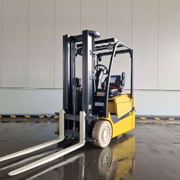 Yale ERP15VC. 4-Rad Elektrostapler