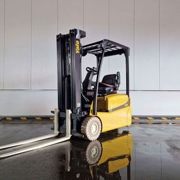 Yale ERP16VT. 3-Rad Elektrostapler