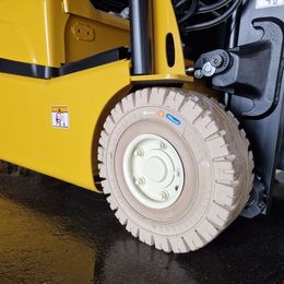 Yale ERP16VT. 3-Rad Elektrostapler