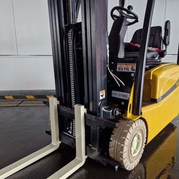 Yale ERP16VT. 3-Rad Elektrostapler