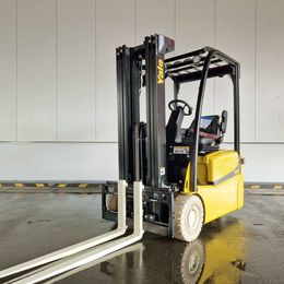 Yale ERP16VT. 3-Rad Elektrostapler