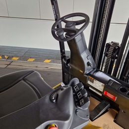 Yale ERP16VT. 3-Rad Elektrostapler