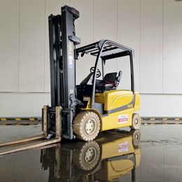 Frontstapler gebraucht: Yale 4-Rad Elektrostapler ERP35VL. Yale ERP35VL. 4-Rad Elektrostapler