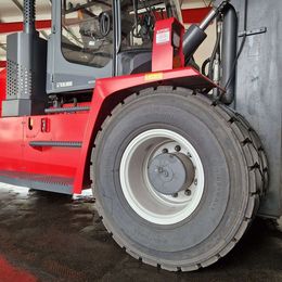 Kalmar DCG160-12. Dieselstapler