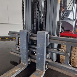 Kalmar ECG80-9 4-Rad Elektrostapler