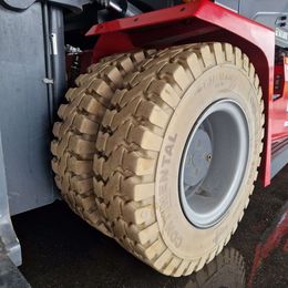 Kalmar ECG80-9. 4-Rad Elektrostapler