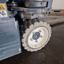 Combilift CBE3000 Vierwegestapler