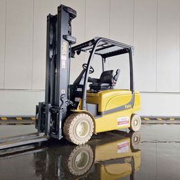 Yale ERP35VL. 4-Rad Elektrostapler