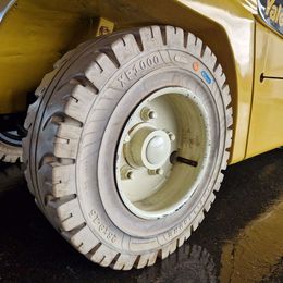 Yale ERP55VM6. 4-Rad Elektrostapler