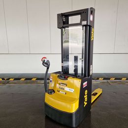 Yale MS16AC. Hochhubwagen