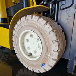 Frontstapler gebraucht: Yale 4-Rad Elektrostapler ERP3.5N Yale ERP3.5N 4-Rad Elektrostapler