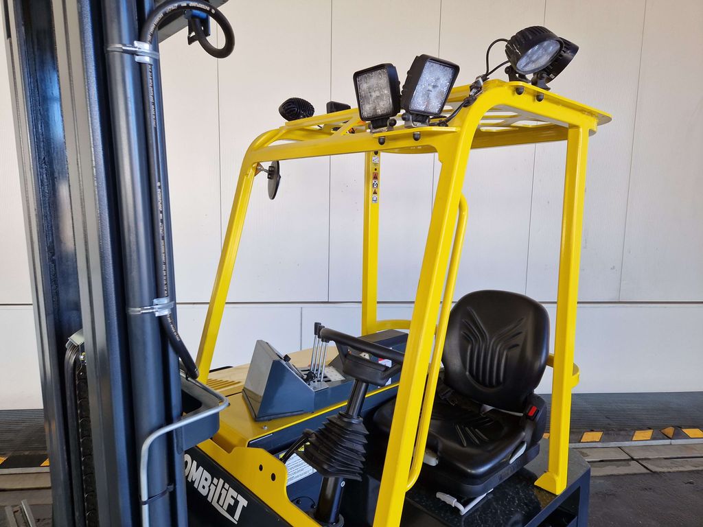 Vierwegestapler gebraucht: Combilift Vierwegestapler CBE3000 Combilift CBE3000 Vierwegestapler