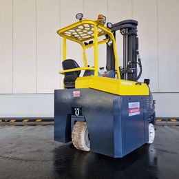 Vierwegestapler gebraucht: Combilift Vierwegestapler CBE3000 Combilift CBE3000 Vierwegestapler